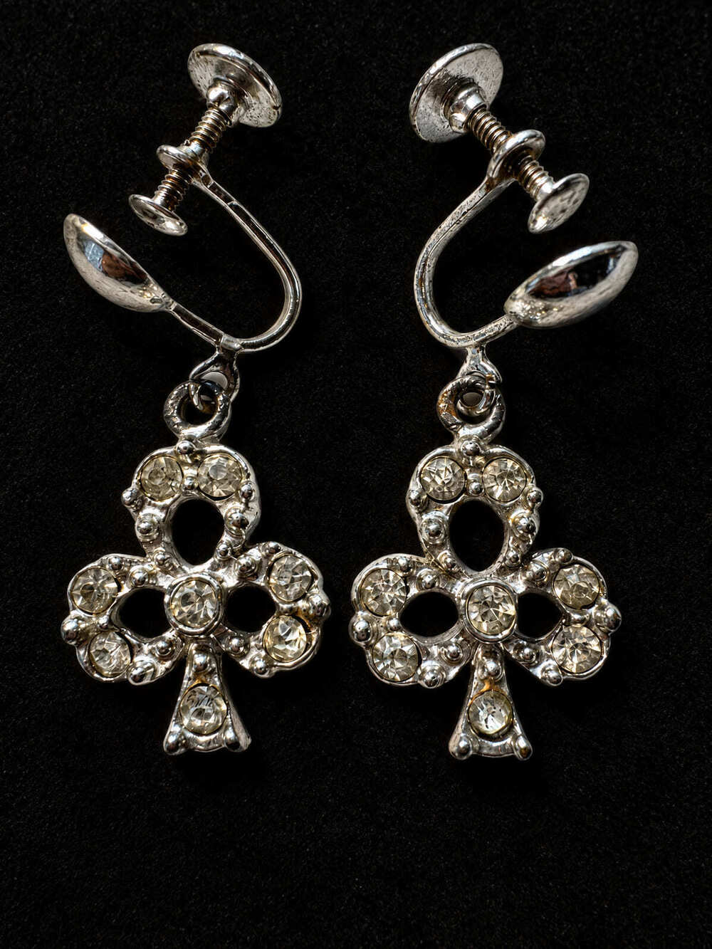 ⚜️ Rhinestone Clover Dangles | Mid-century-style | Silver-Tone Screw-Back 💗